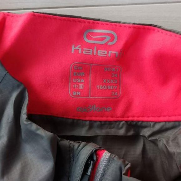 Like new Packable windbreaker in pocket running jacket xs - Picture 6 of 8